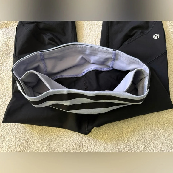 Lululemon 4 Black Sea Striped printed cropped leggings. Luxtreme Circle Mesh. - Picture 11 of 15